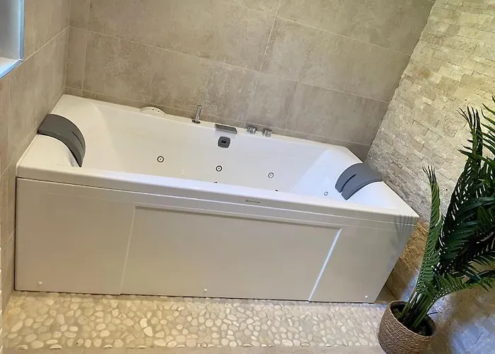 Вилла Superbe Vue Panoramique Et Piscine Exterieure Chauffee Saint-Come-d'Olt