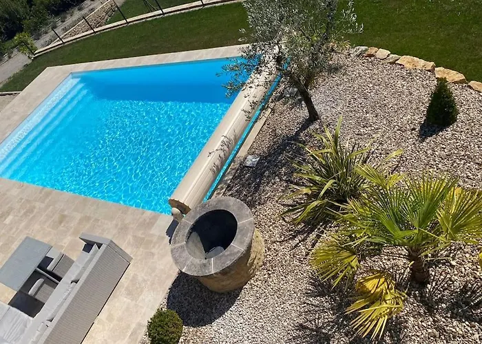 Superbe Vue Panoramique Et Piscine Exterieure Chauffee