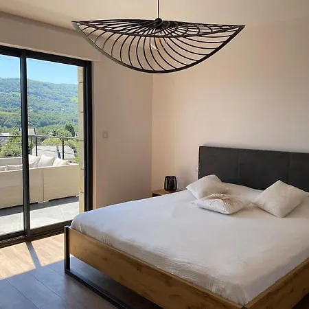 Superbe Vue Panoramique Et Piscine Exterieure Chauffee