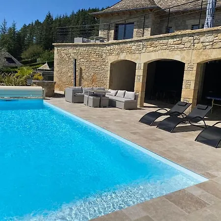 Superbe Vue Panoramique Et Piscine Exterieure Chauffee