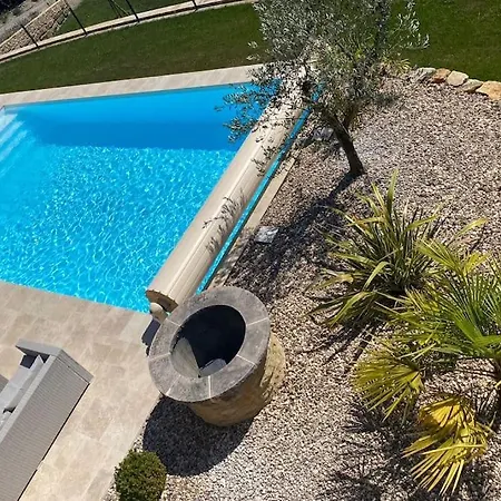 Superbe Vue Panoramique Et Piscine Exterieure Chauffee