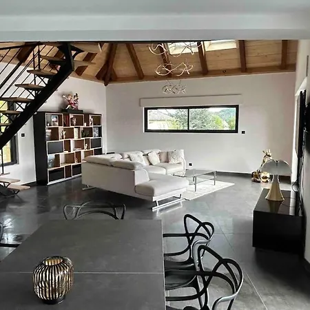 Superbe Vue Panoramique Et Piscine Exterieure Chauffee *