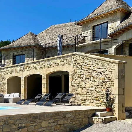 Superbe Vue Panoramique Et Piscine Exterieure Chauffee *