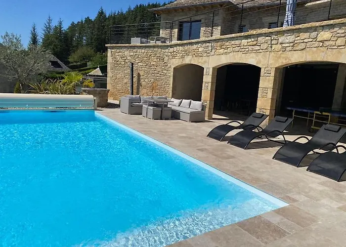 Superbe Vue Panoramique Et Piscine Exterieure Chauffee