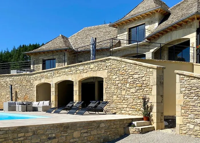 Superbe Vue Panoramique Et Piscine Exterieure Chauffee *